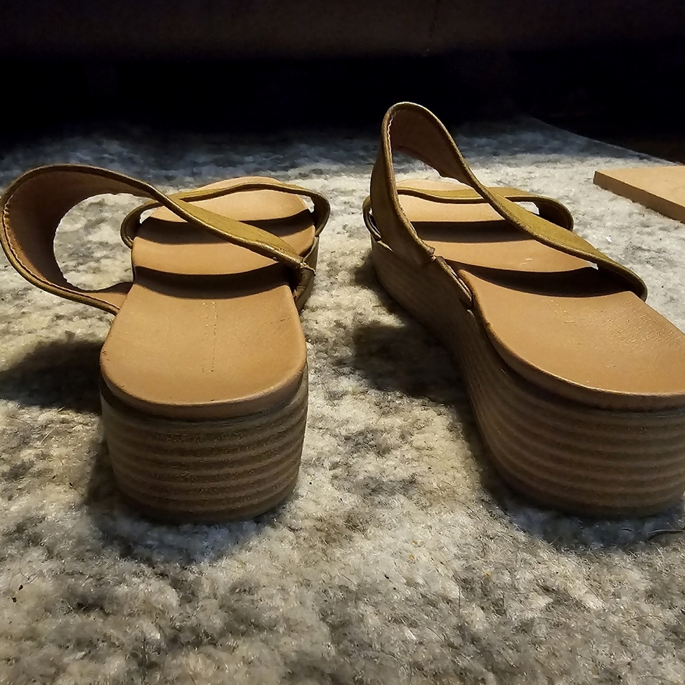 Madden Girl "Alie" Cognac Tan Light Brown Wood Platform Strappy Slides Sandals - Picture 7 of 14